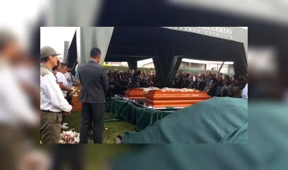 Estudiantes fueron sepultados juntos en el cementerio Parque del Recuerdo del Callao. (Foto: Grace Mora / La República) Estudiantes fueron sepultados juntos en el cementerio Parque del Recuerdo del Callao. (Foto: Grace Mora / La República)