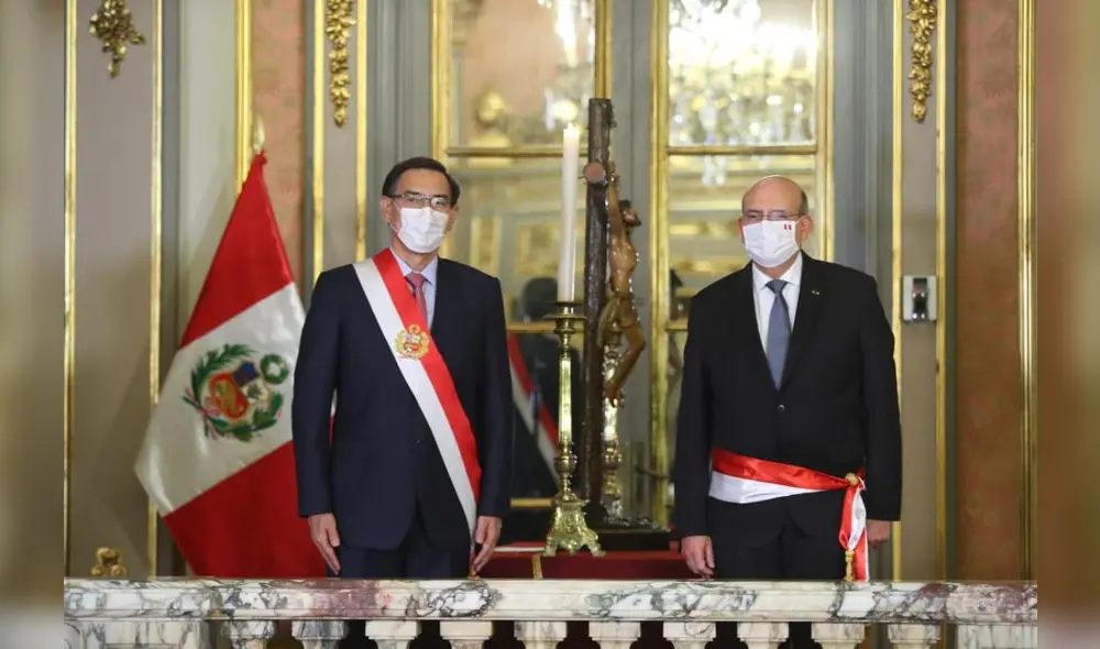 Vizcarra tomó juramento al nuevo gabinete ministerial. Vizcarra tomó juramento al nuevo gabinete ministerial.