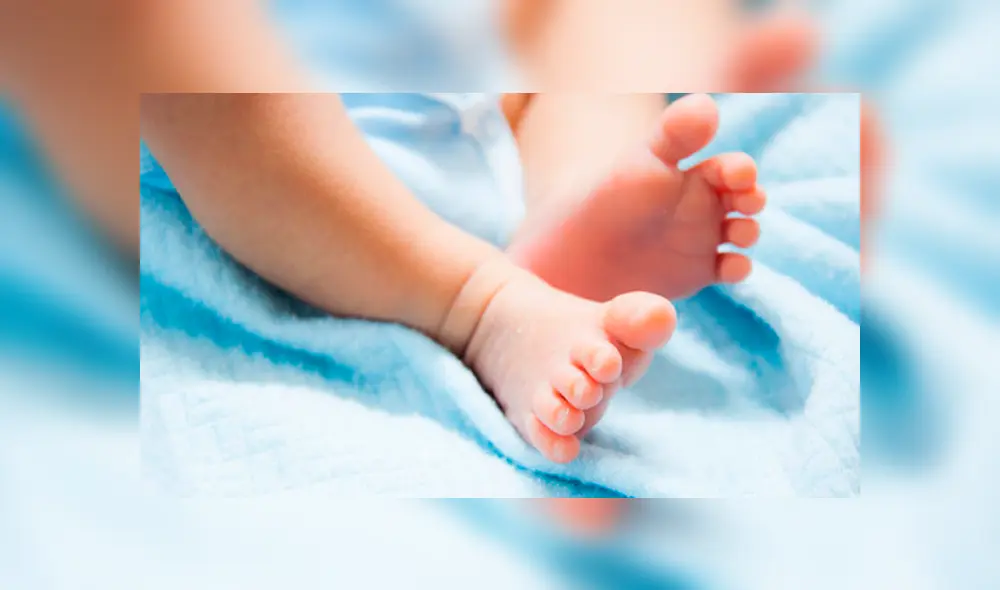 Los hombres jalaron al bebé de una pierna. Fuente: foto referencial.