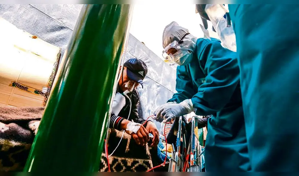 SERVICIOS COLPSAN. Pacientes esperan en la intemperie y en las carpas por un cama con oxigeno. Algunos no resisten y mueren sin lograr ingresar al edificio hospitaliario del Honorio Delgado. SERVICIOS COLPSAN. Pacientes esperan en la intemperie y en las carpas por un cama con oxigeno. Algunos no resisten y mueren sin lograr ingresar al edificio hospitaliario del Honorio Delgado.