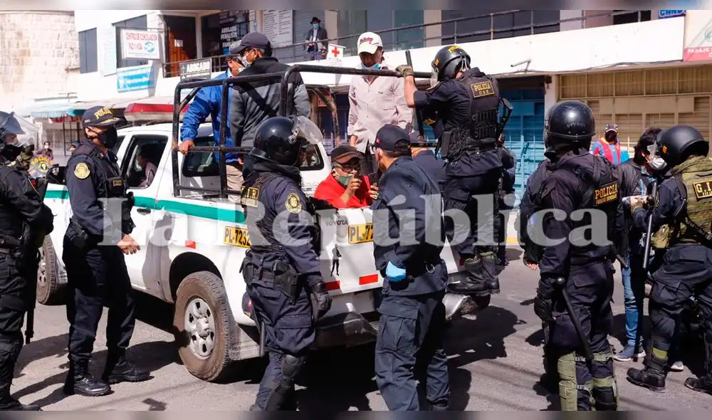 Policía detuvo a cinco manifestantes que se retiraban de manera pacífica.