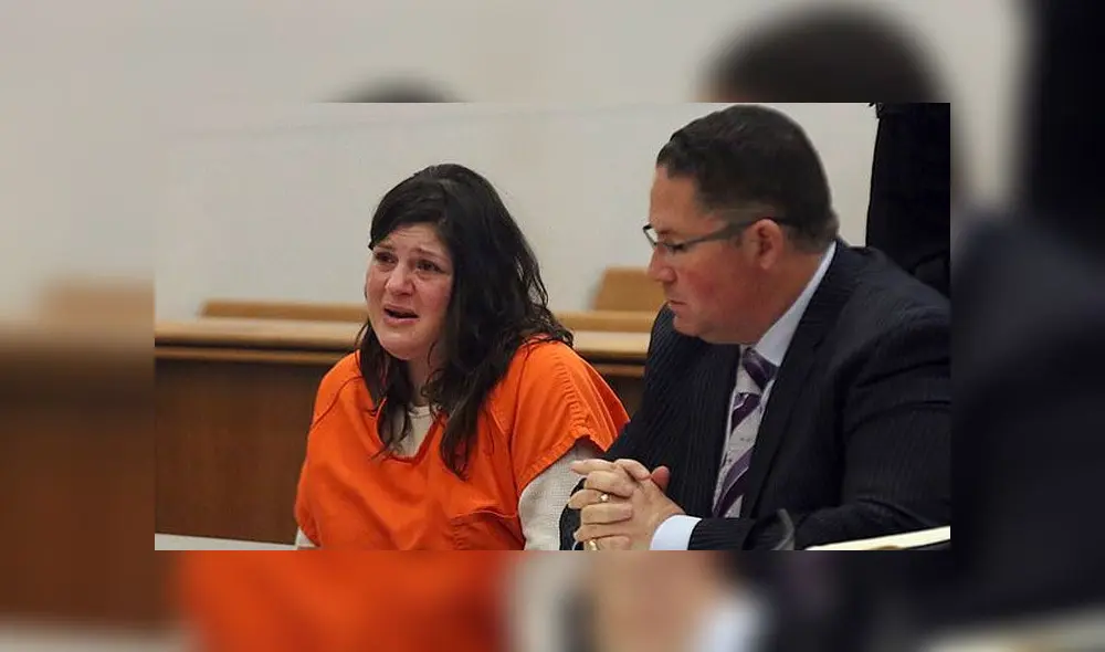 La mujer se mostró arrepentida por lo que hizo. La mujer se mostró arrepentida por lo que hizo.