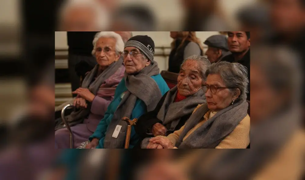 Bolivia sube pensión para adultos mayores gracias a venta de hidrocarburos