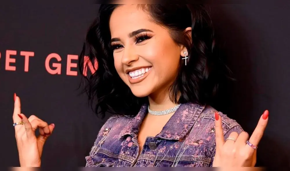 Becky se tomó un momento para relajarse en las playas de Ibiza