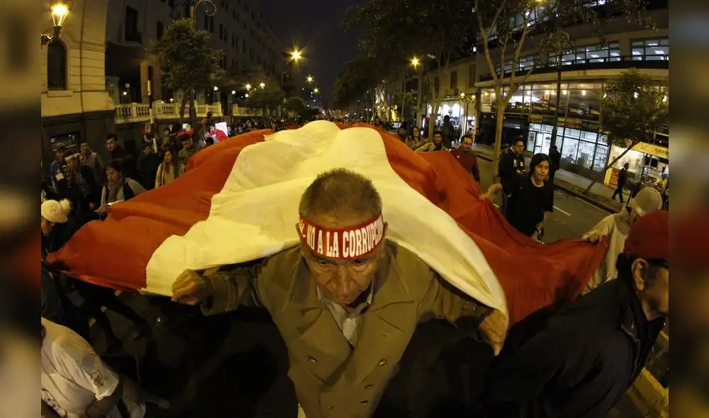 Miles marcharon en la segunda protesta contra el Congreso