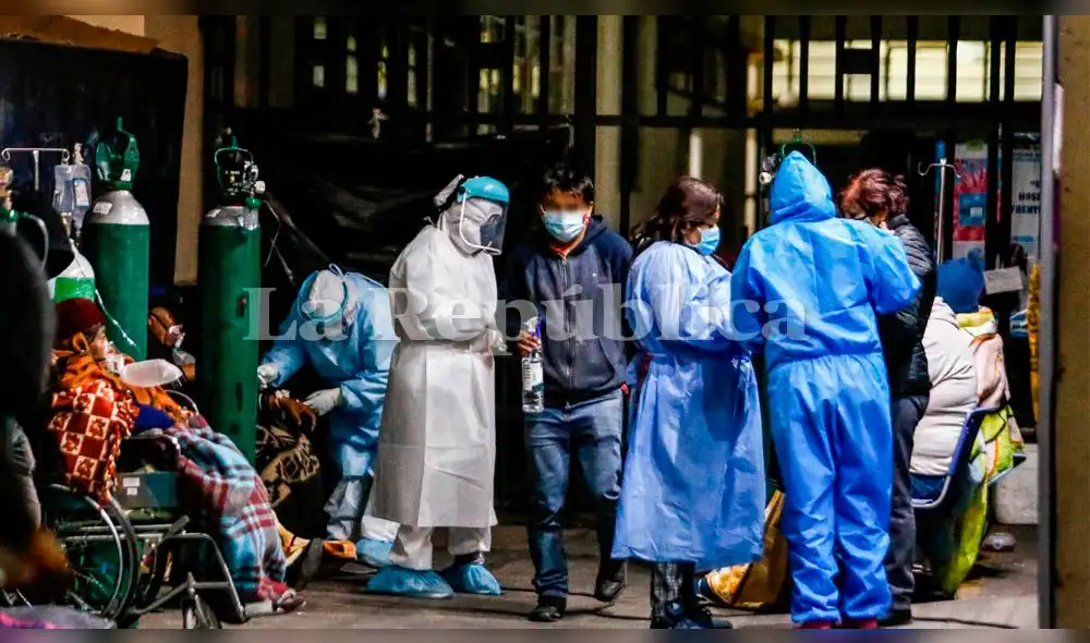 Hospitales colapsan por la cantidad de pacientes que esperan ser atendidos. Créditos: Oswald Charca.