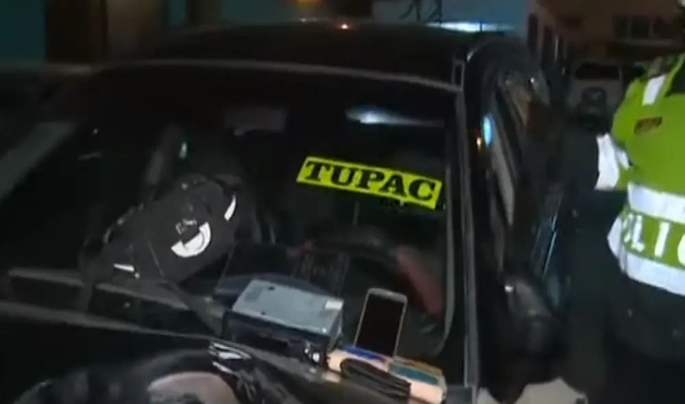 Ladrones chocaron su auto en su intento por huir de la Policía. Foto: captura de ATV Noticias Ladrones chocaron su auto en su intento por huir de la Policía. Foto: captura de ATV Noticias