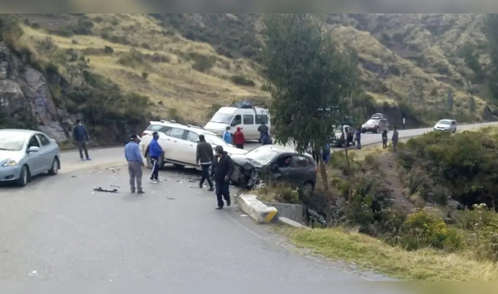 Violento accidente de tránsito ocurrió en la carretera Cusco - Paruro. Hubo cinco heridos. Violento accidente de tránsito ocurrió en la carretera Cusco - Paruro. Hubo cinco heridos.