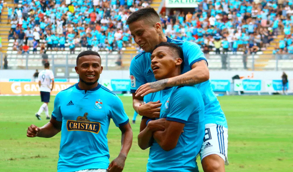 Fernando Pachecho toma en broma que sus compañeros de Sporting Cristal lo comparen con Kylian Mbappé. | Foto: GLR Fernando Pachecho toma en broma que sus compañeros de Sporting Cristal lo comparen con Kylian Mbappé. | Foto: GLR