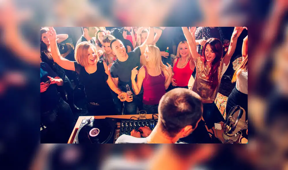 Un grupo de jóvenes disfrutando de la noche en una discoteca en Reikiavik. (Foto: Referencial) Un grupo de jóvenes disfrutando de la noche en una discoteca en Reikiavik. (Foto: Referencial)
