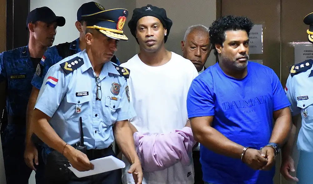 Ronaldinho sale de la cárcel en Paraguay, pero seguirá su proceso en un hotel de Asunción. | Foto: AFP Ronaldinho sale de la cárcel en Paraguay, pero seguirá su proceso en un hotel de Asunción. | Foto: AFP