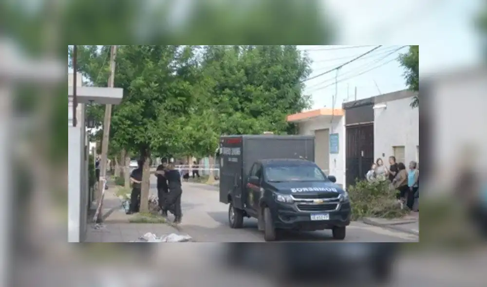 Los dos sospechosos habrían engañado a la octogenaria para que abriera las puertas de la casa y así robarle sus pertenencias Los dos sospechosos habrían engañado a la octogenaria para que abriera las puertas de la casa y así robarle sus pertenencias