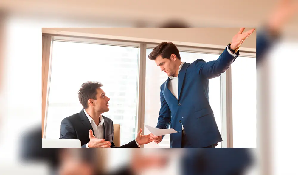 El joven fue despedido por mensajes.