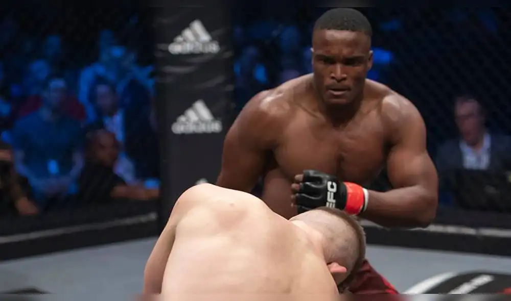 ¡Impresionante! Luchador de MMA noquea a rival con increíble movida [VIDEO]