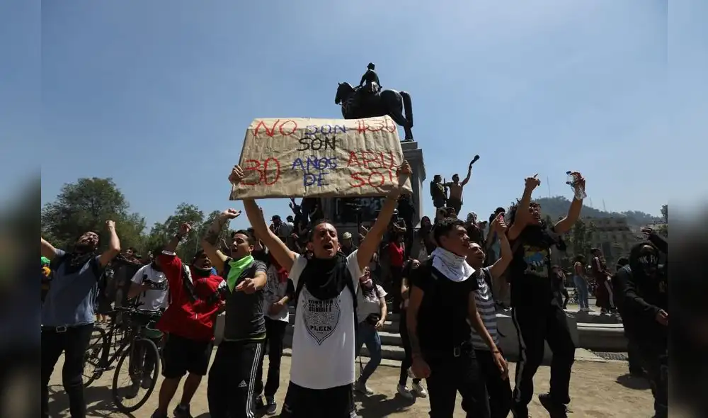 Las fotos que reflejan un Chile en crisis y colapsado por la violencia. Fotos: Jorge Cerdán Las fotos que reflejan un Chile en crisis y colapsado por la violencia. Fotos: Jorge Cerdán