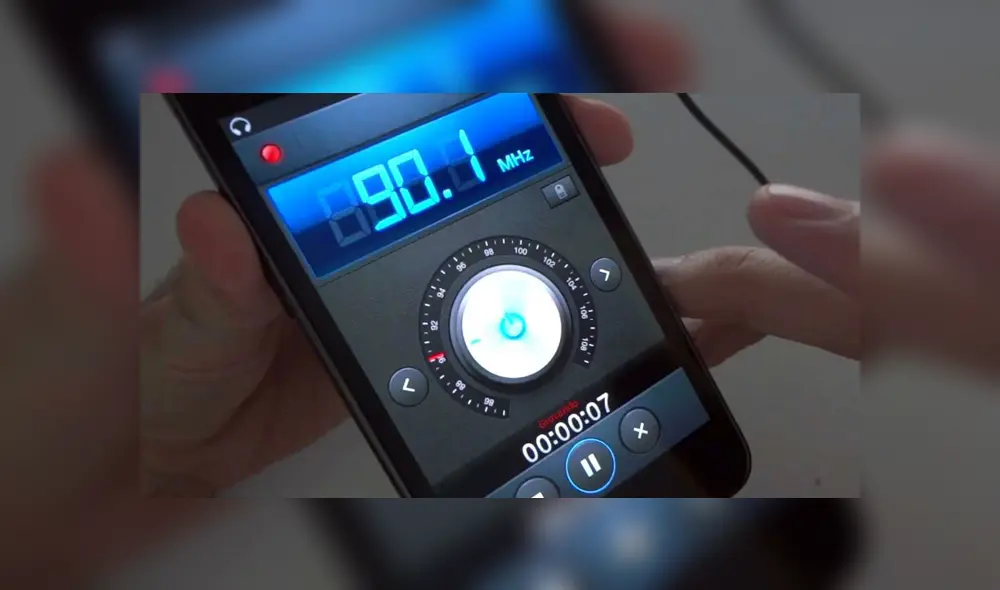 Esto debido a que la antena ocupa mucho espacio y ellos buscan hacer equipos delgados. Foto: Xataka.