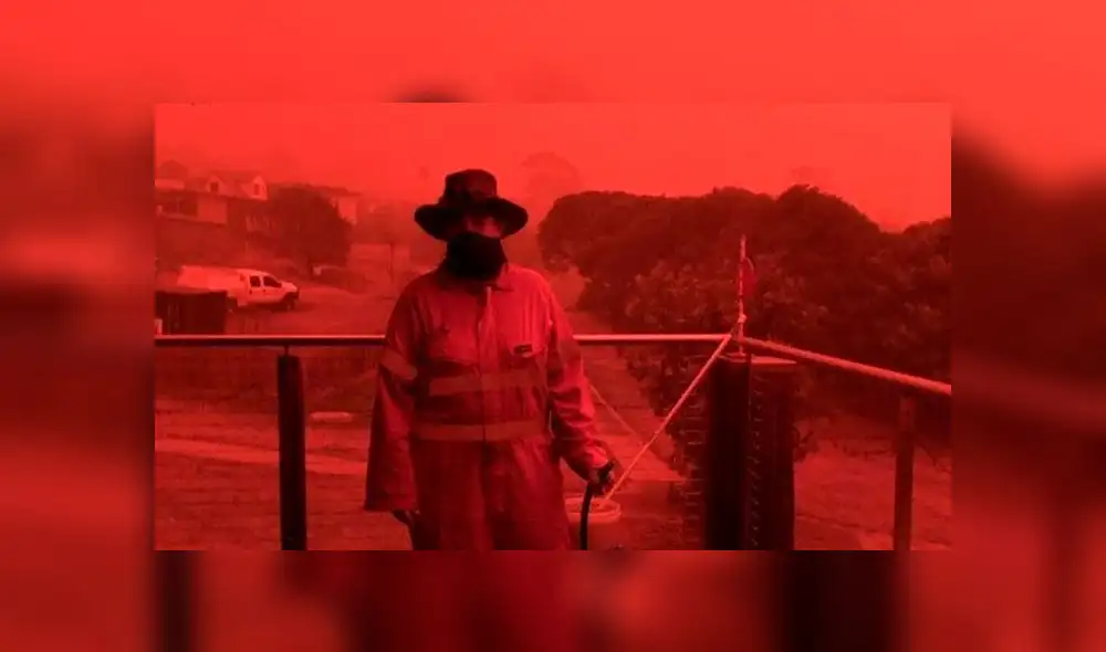 El cielo está en un tono rojizo y es imposible respirar debido al humo. Foto: Difusión El cielo está en un tono rojizo y es imposible respirar debido al humo. Foto: Difusión