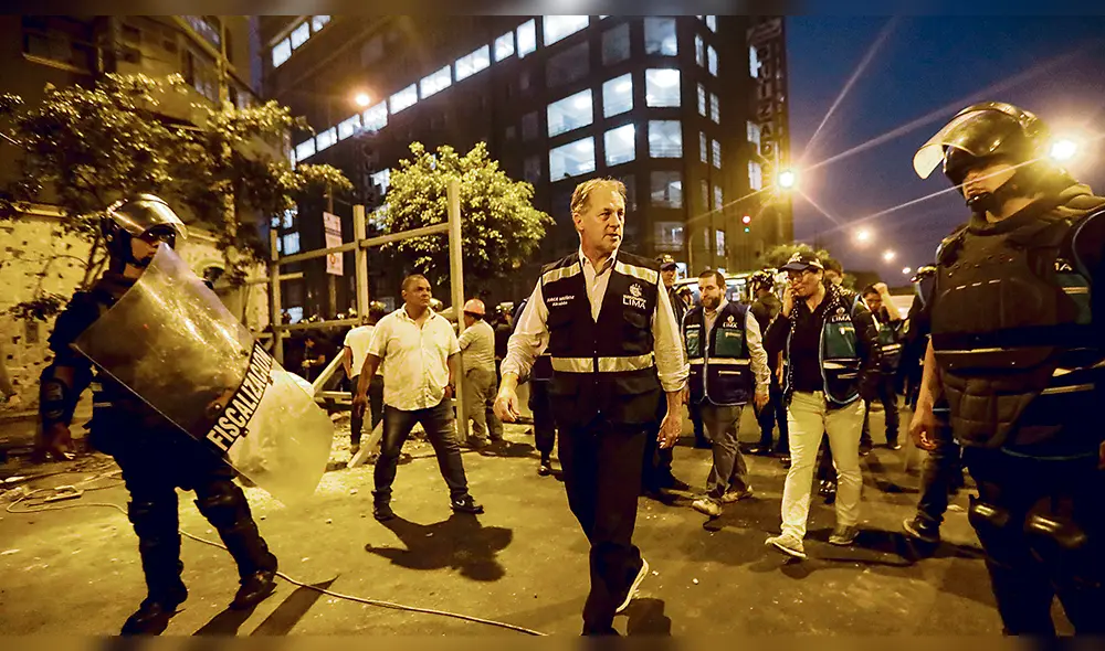 Muñoz retira a ambulantes de Av. 28 de Julio y anuncia obras