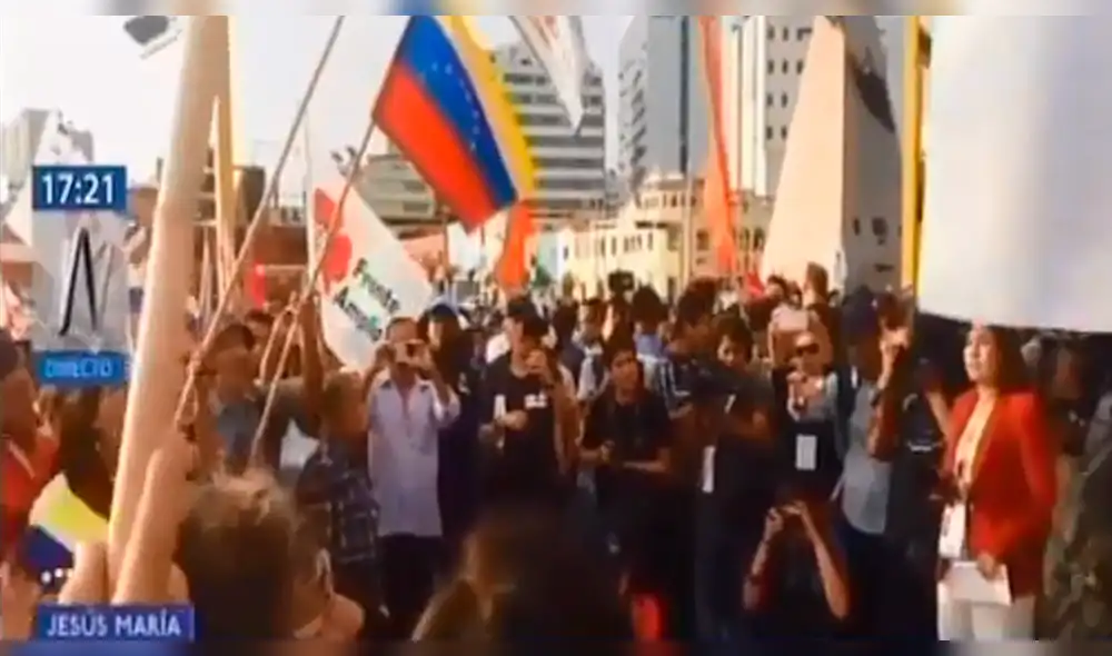 Chavistas viajaron hasta Lima y protestan contra Cumbre de las Américas [VIDEO]