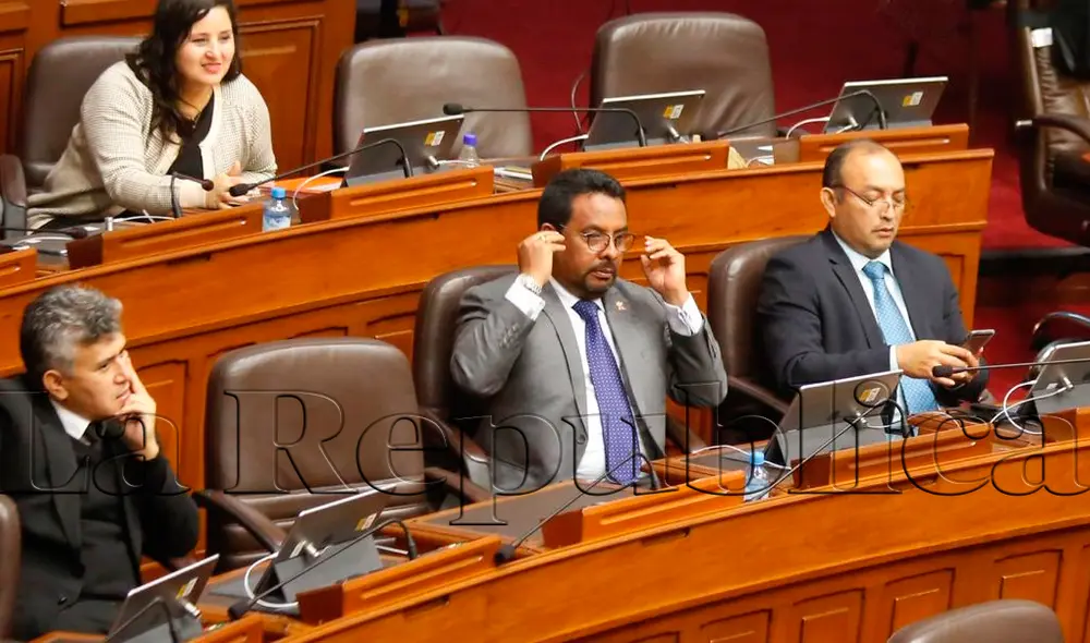 Fujimorista César Segura se puso tapones en los oídos cuando habló Marco Arana [GALERÍA]