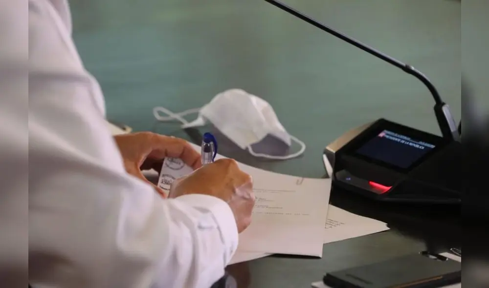 Martín Vizcarra firma decreto Foto: Presidencia Martín Vizcarra firma decreto Foto: Presidencia