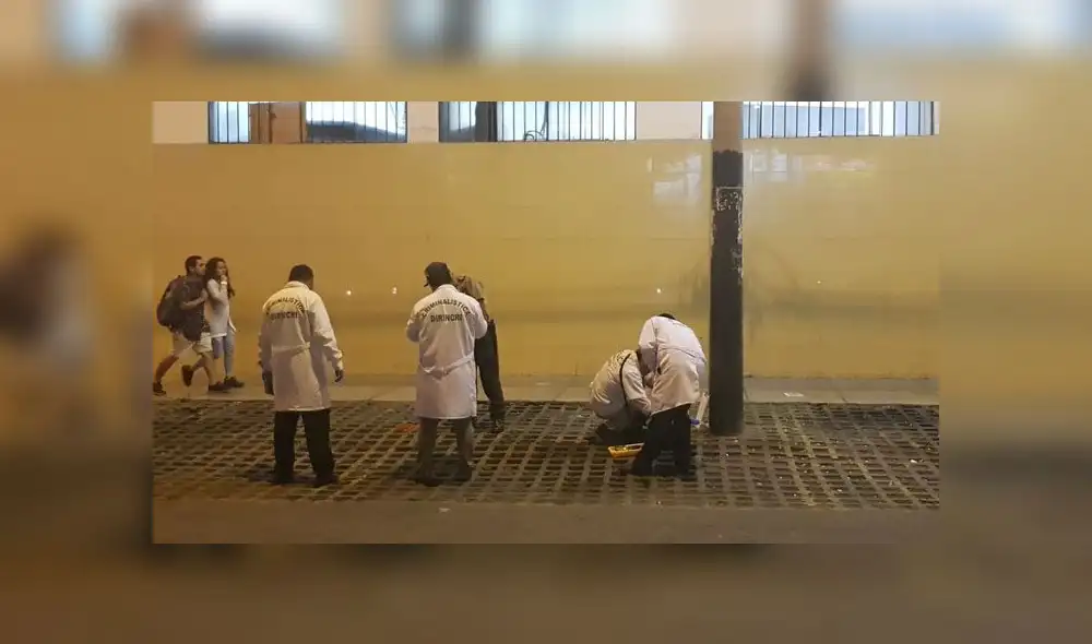 Antes de la balacera, los cómplices de los delincuentes en moto habrían estado siguiendo a los ocupantes de la camioneta. (Foto: Joel Robles / La República) Antes de la balacera, los cómplices de los delincuentes en moto habrían estado siguiendo a los ocupantes de la camioneta. (Foto: Joel Robles / La República)