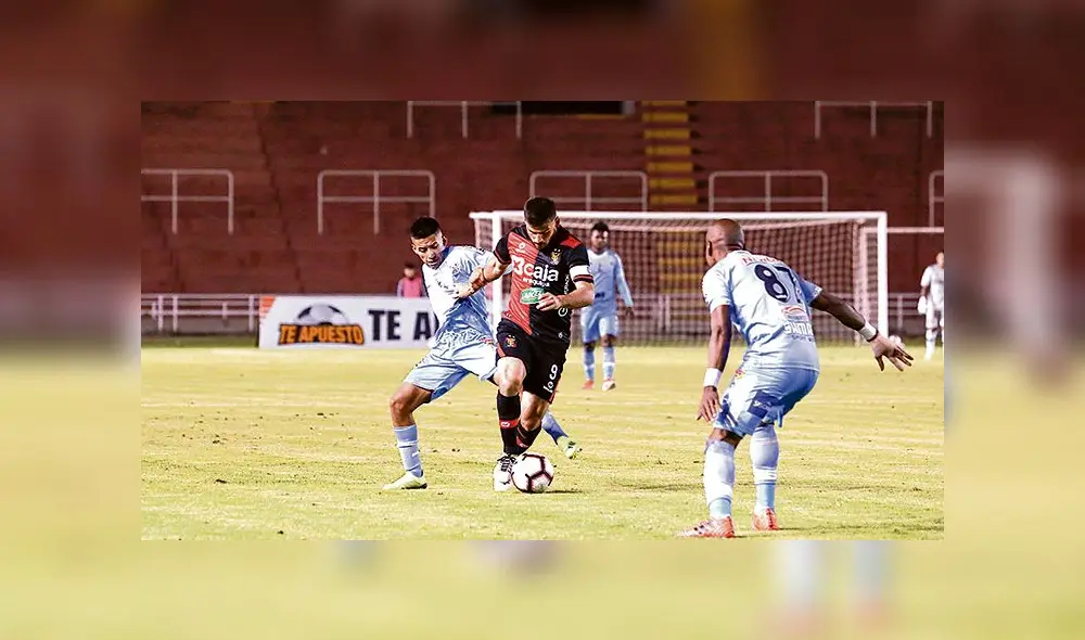Goleador. Pieza clave en el FBC Melgar, pero muy solo. Goleador. Pieza clave en el FBC Melgar, pero muy solo.