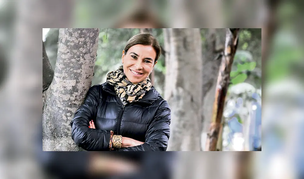 La escritora uruguaya-española invitada a la FIL de Lima ha publicado La maestra de títeres, novela en la que hurga en la España franquista y la España actual.