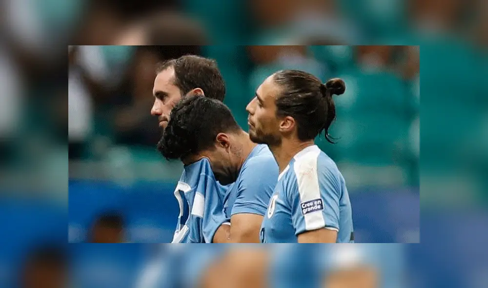 Prensa uruguaya criticó la convocatoria de Tabárez. Foto: AP Prensa uruguaya criticó la convocatoria de Tabárez. Foto: AP