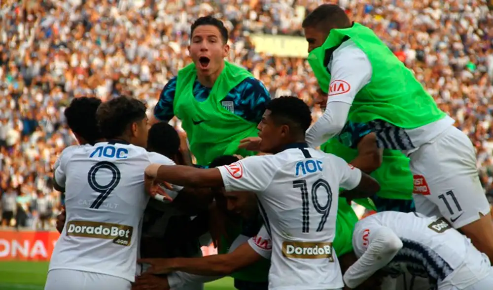 Alianza Lima, en los minutos finales, venció a Sporting Cristal con gol de Aldair Fuentes. | Foto: GLR