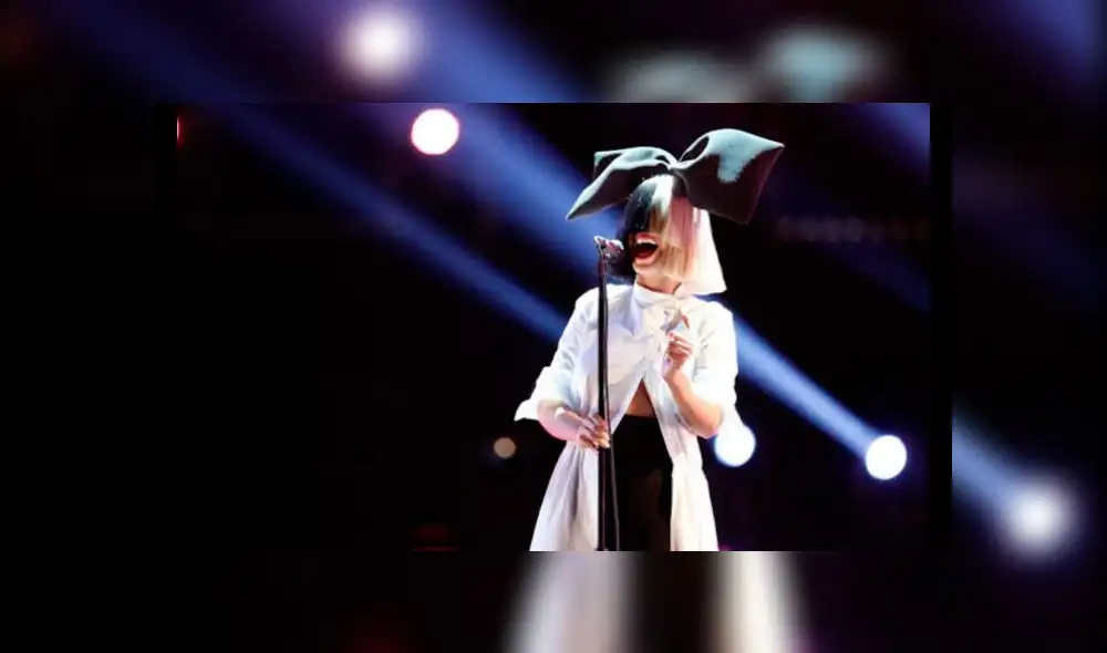 Instagram: Sia sorprende con "accidental" destape de su busto [FOTO]