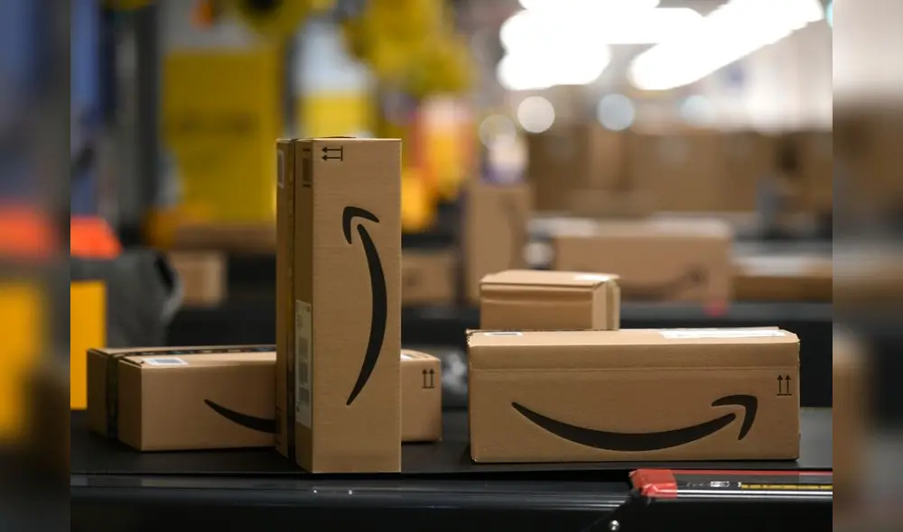 This picture shows packed goods on a conveyor belt at the distribution center of US online retail giant Amazon in Moenchengladbach, on December 17, 2019. (Photo by INA FASSBENDER / AFP)