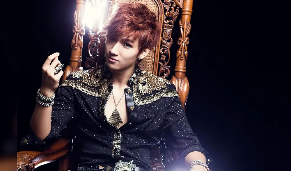 Bajo la Cube, Roh Ji Hoon debutó en 2012 como solista K-pop. Bajo la Cube, Roh Ji Hoon debutó en 2012 como solista K-pop.
