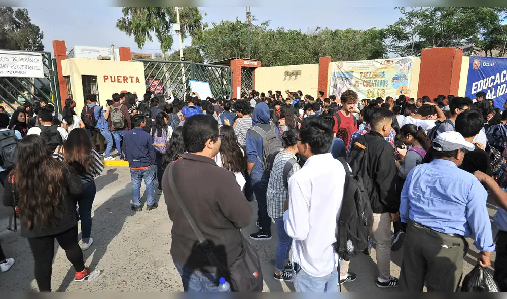 San Marcos: estudiantes toman universidad para exigir cursos de verano [EN VIVO]