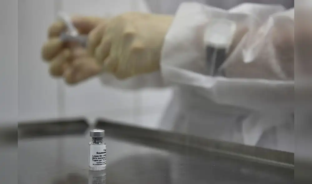 “Estamos desarrollando un fármaco que se dirigirá con precisión a los genes responsables de la replicación, pero aún se encuentra en la etapa preclínica”, detalló Rajim Jaítov. Foto: AFP.