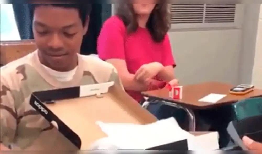 Adolescente compró zapatillas para su compañero con su primer sueldo y su reacción fue inesperada