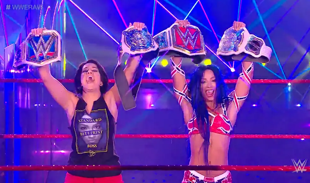 Sasha Banks derrotó a Asuka y es oficialmente la nueva campeona de Raw con complicidad de Bayley. | Foto: WWE