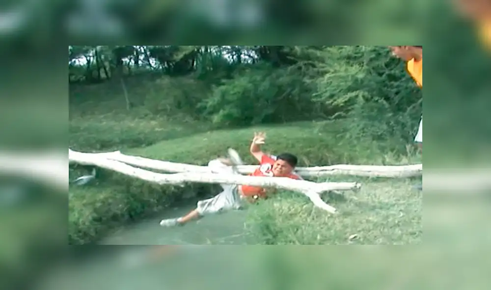 YouTube: hombre cruza río y termina recreando la famosa 'caída de Edgar' [VIDEO]