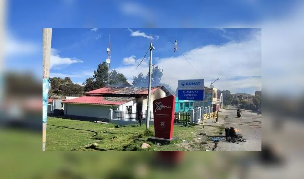 Bienes del estado fueron quemados en Yunguyo. Foto: Kleber Sánchez /URPI LR