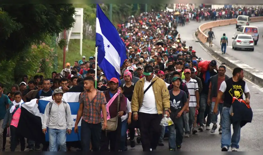 Xenofobia en México: trailero insulta y amenaza con disparar a migrantes hondureños [VIDEO]