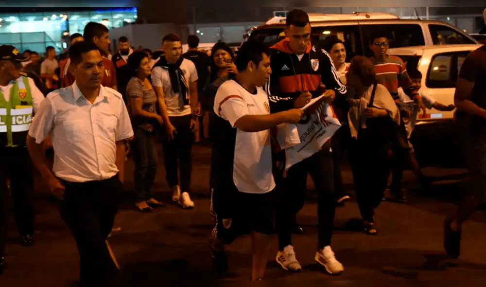 Alianza Lima: hinchas de Universitario alentaron a Palestino en el Monumental de Chile [FOTO]