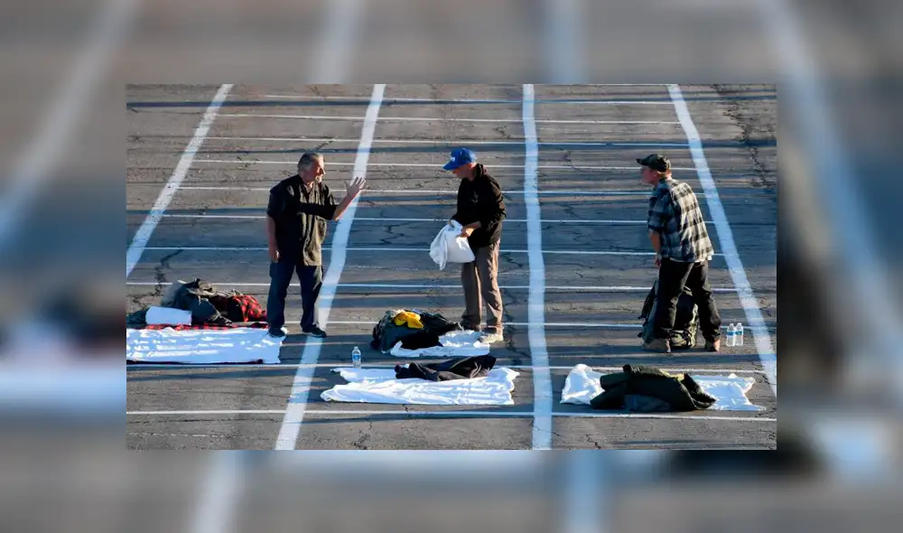 Indigentes en los estacionamientos. Foto: Telemundo