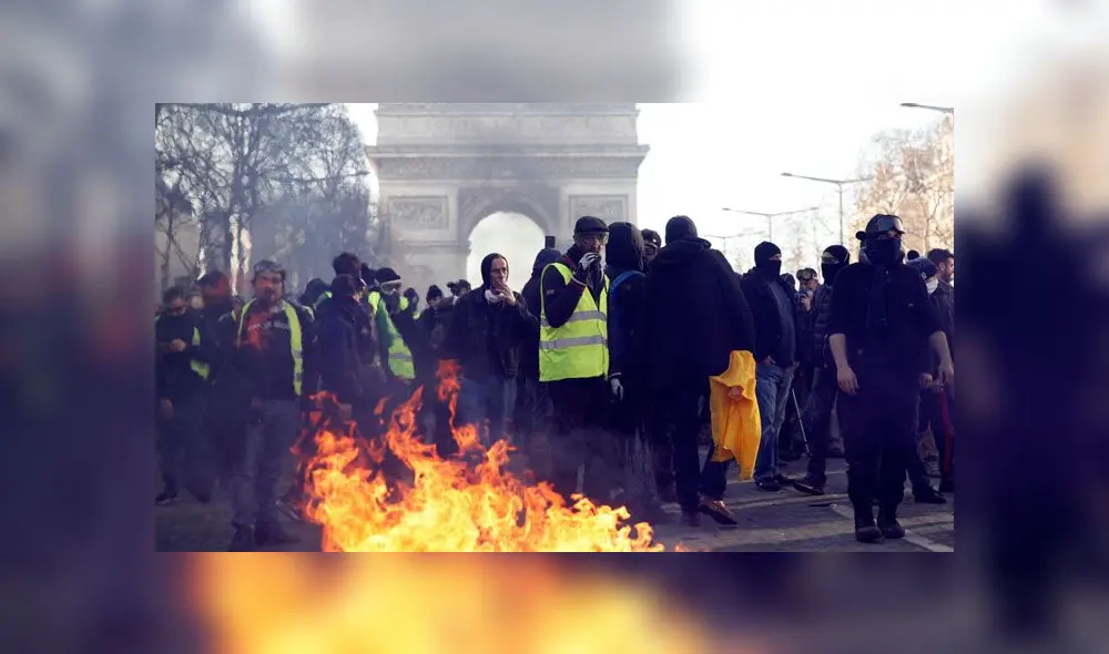 Francia: incendios en Campos Elíseos durante marcha de 'chalecos amarillos' [VIDEO]