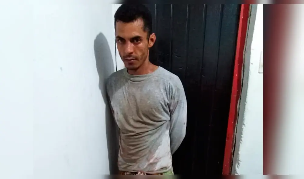 El sujeto, en todo momento, solo se mantenía en silencio.