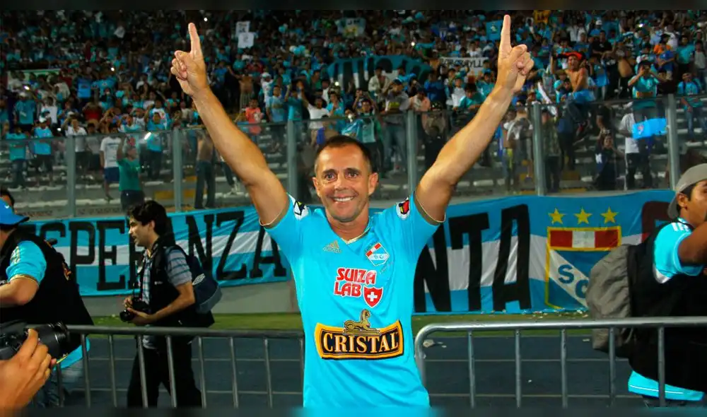 Alianza Lima vs Sporting Cristal: hinchas famosos alientan a los equipos de sus amores [FOTOS]