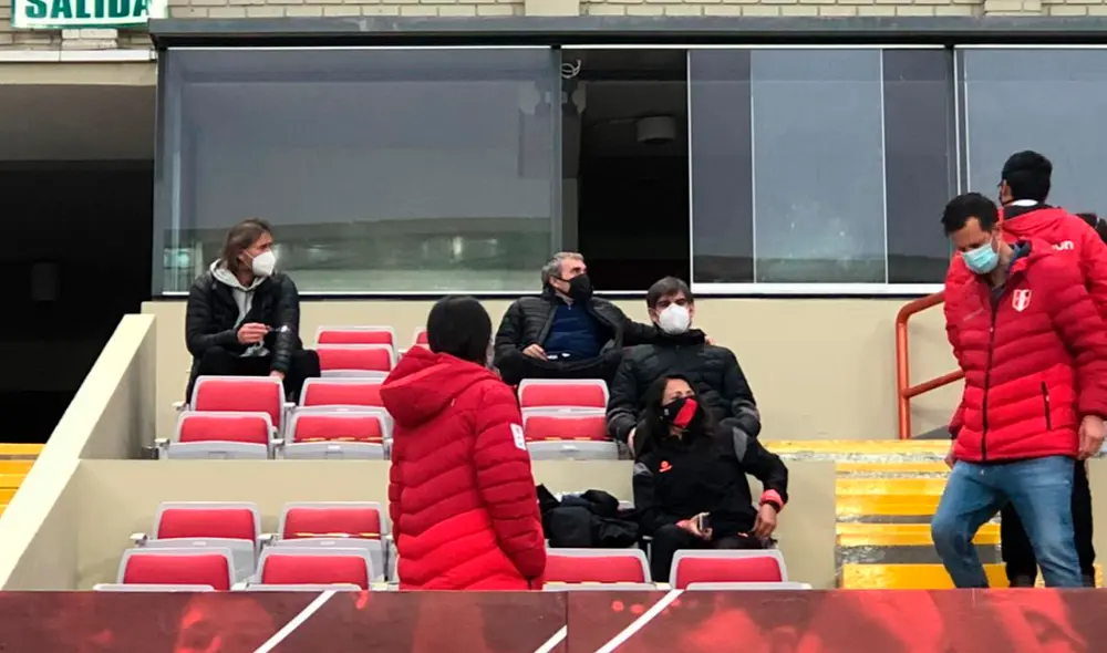 Ricardo Gareca se enteró en la tribuna del Estadio Nacional que la Liga 1 era suspendida. Foto: Gol Perú