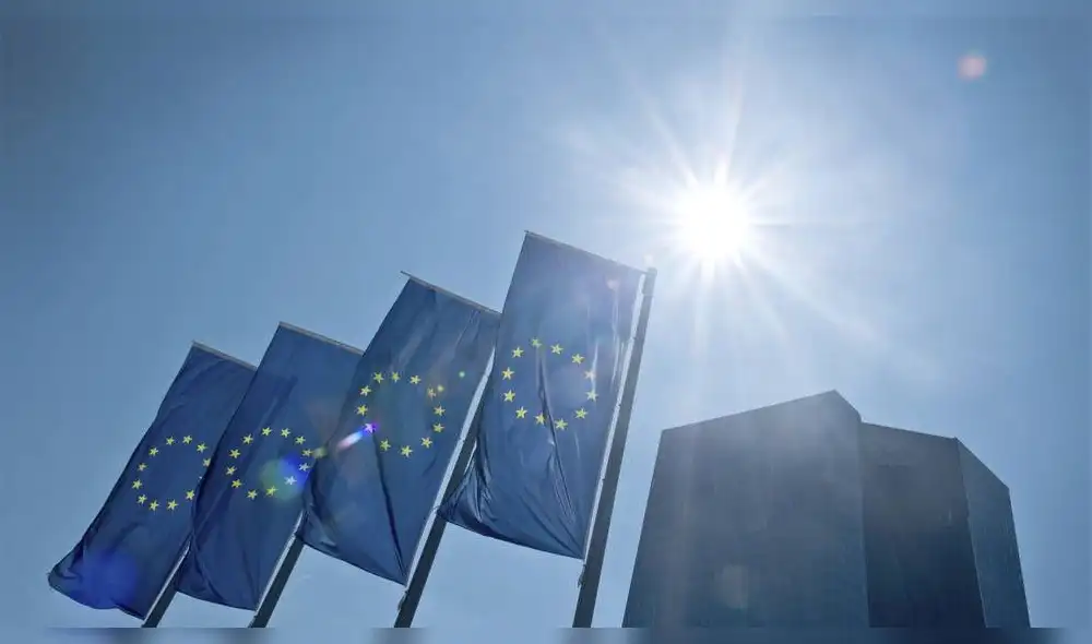 Se relentiza crecimiento económico de la Eurozona, mientras que el de  Estados Unidos se estabiliza