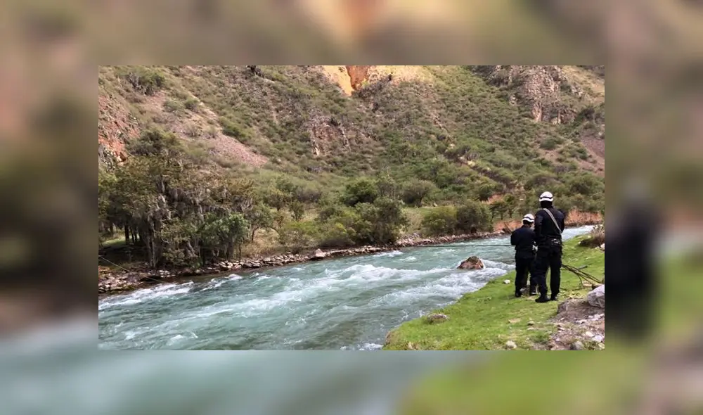 Comandos de la PNP trabajaron hombro a hombro con los pescadores del río Cañete.