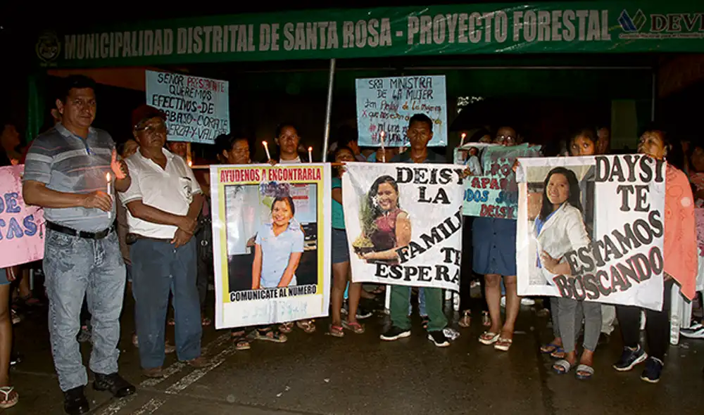 Vigilia. Familiares y amigos de Daysi Mina piden a la Policía mayor celeridad en sus investigaciones. En todo este tiempo vienen realizando vigilias y protestas en el distrito de Santa Rosa. Foto: Elías Navarro Vigilia. Familiares y amigos de Daysi Mina piden a la Policía mayor celeridad en sus investigaciones. En todo este tiempo vienen realizando vigilias y protestas en el distrito de Santa Rosa. Foto: Elías Navarro