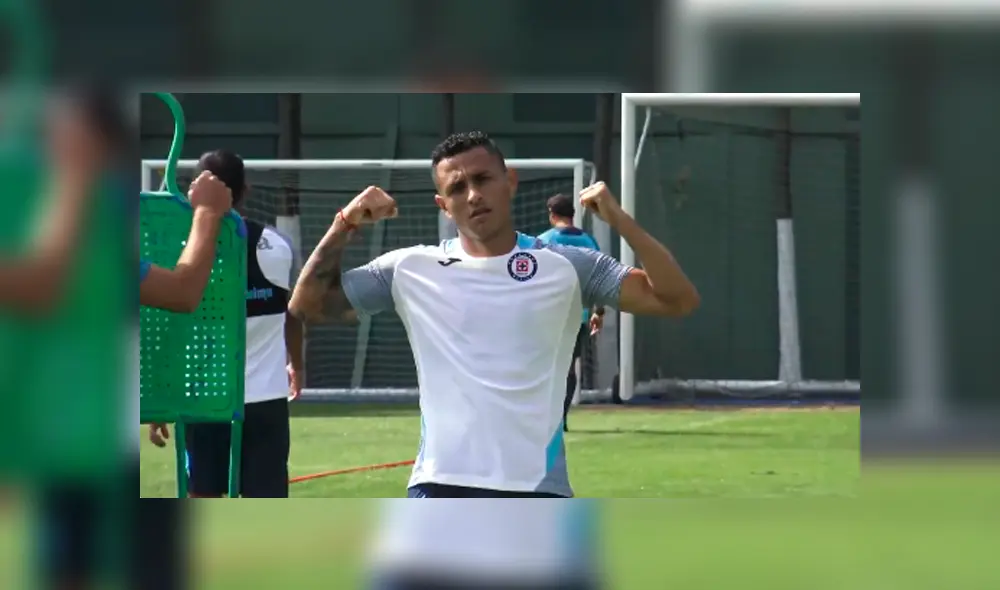 Yoshimar Yotún fue blanco de una singular broma por parte de su equipo Cruz Azul. Yoshimar Yotún fue blanco de una singular broma por parte de su equipo Cruz Azul.